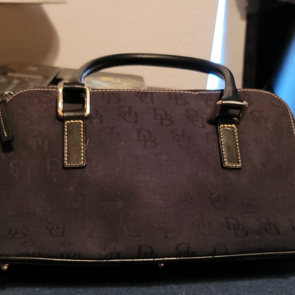 Dooney and Bourke purse blk used very good shape - Picture 3 of 4